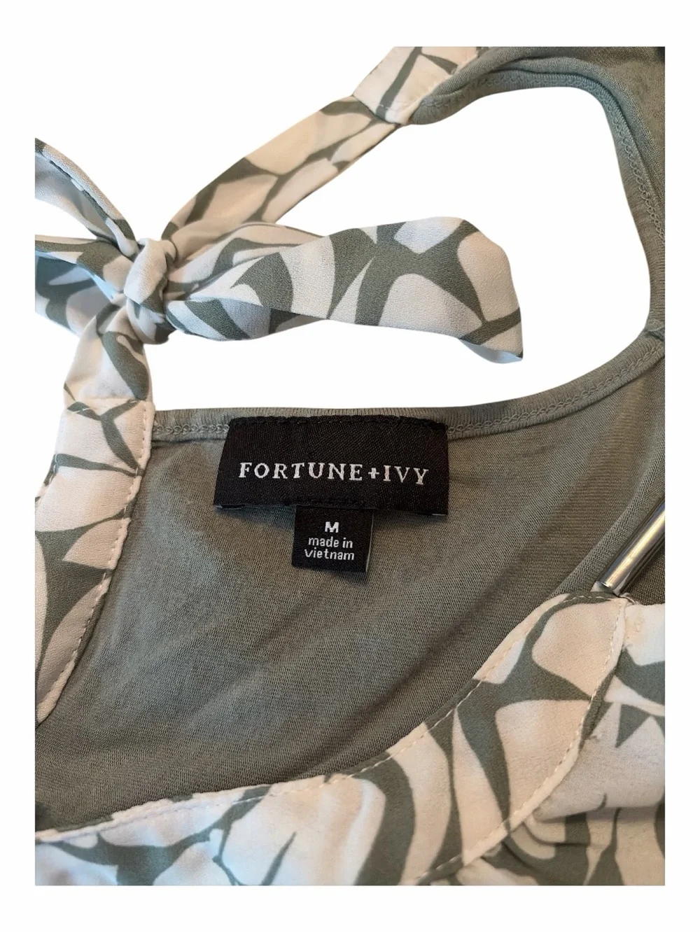 Sleeveless Printed Tie-Back Top in Cream and Sage - Picture 4 of 4